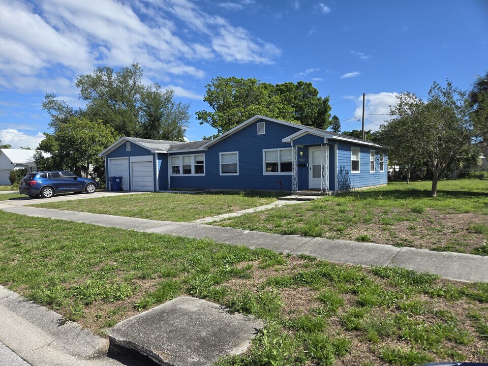 530 Freeport Ave N in St. Petersburg, FL - Building Photo