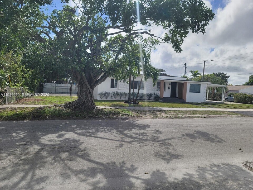 5410 SW 2nd St in Coral Gables, FL - Building Photo