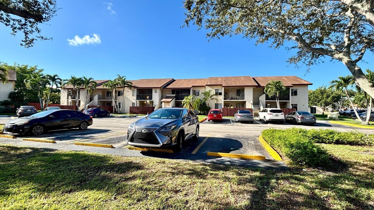 7931 Southgate Blvd in North Lauderdale, FL - Building Photo