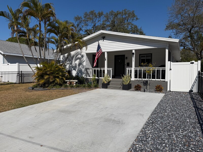 611 16th Ave S in St. Petersburg, FL - Foto de edificio