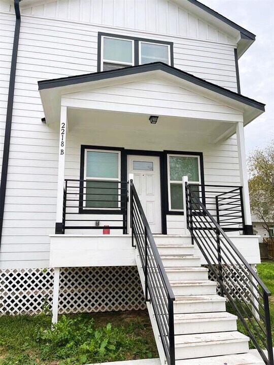 2218 Bringhurst St, Unit B in Houston, TX - Building Photo