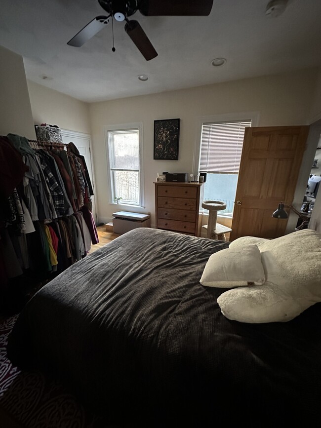 10 Homer Sq, Unit 1 in Somerville, MA - Foto de edificio - Building Photo