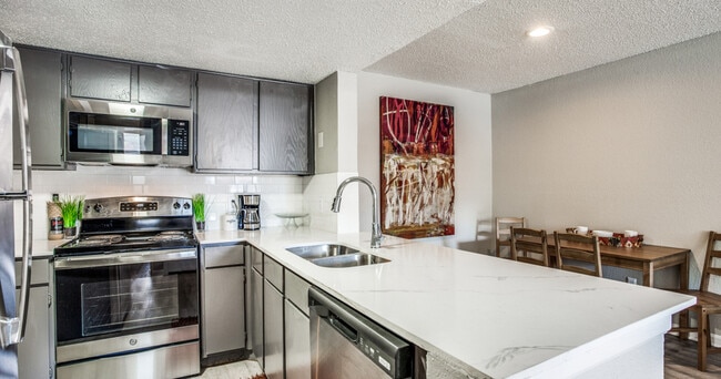 Preslee Apartments in Arlington, TX - Building Photo - Building Photo