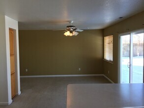 9871 Crystalline Dr in Reno, NV - Building Photo - Building Photo