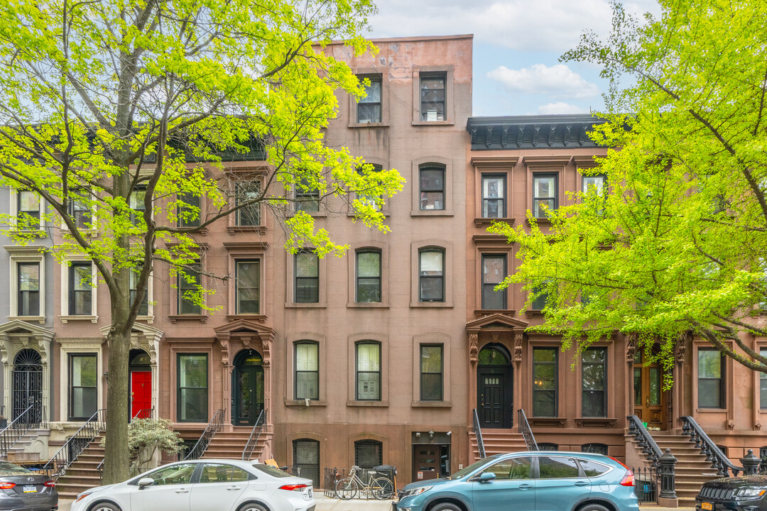 12 St James Place in Brooklyn, NY - Building Photo