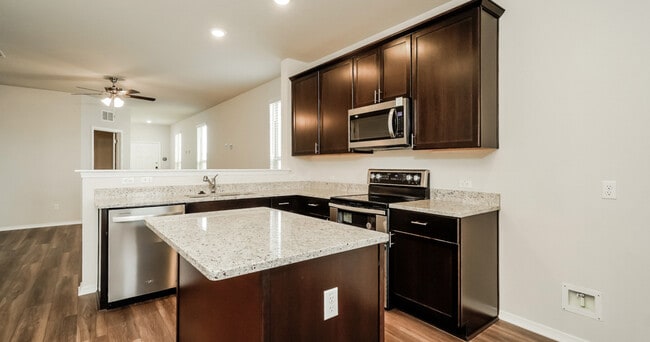 The Corridor at Sunset Oaks Rental Homes in Maxwell, TX - Foto de edificio - Building Photo