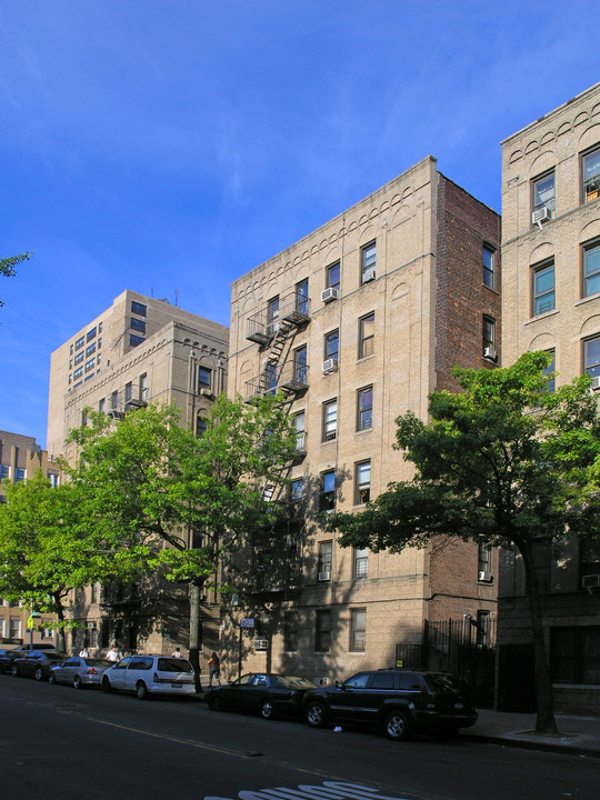 1685 Morris Ave in Bronx, NY - Foto de edificio