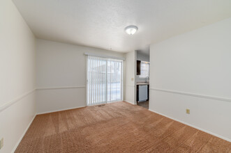 Cambridge Court Townhomes in Elyria, OH - Foto de edificio - Interior Photo