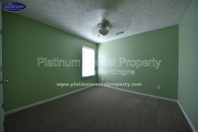 1325 Holleybrooke Dr in Alpharetta, GA - Foto de edificio - Building Photo