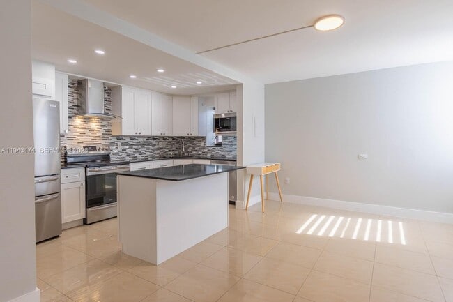 20291 NE 30th Ave in Aventura, FL - Foto de edificio - Building Photo