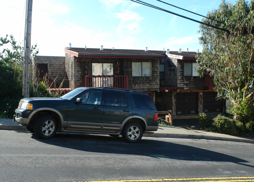 516 Monterey Rd in Pacifica, CA - Building Photo