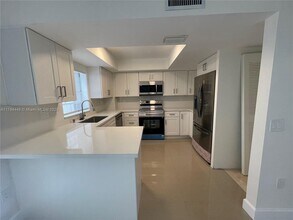 12370 SW 52nd Pl in Cooper City, FL - Building Photo - Building Photo