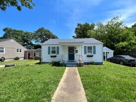 268 Burgoyne Rd in Norfolk, VA - Building Photo