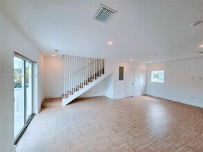 6336 SW 27th St in Miramar, FL - Building Photo - Building Photo