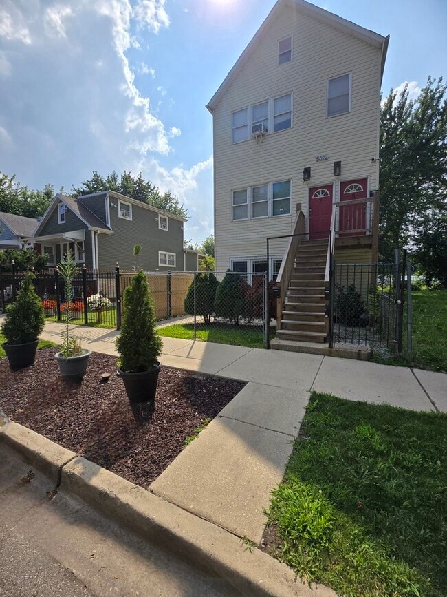 property at 5022 S Elizabeth St