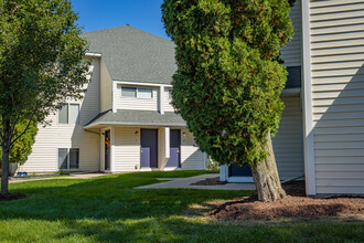 Alpine Lake Apartments in Jackson, MI - Foto de edificio - Building Photo