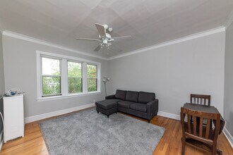 1325 W Addison St in Chicago, IL - Building Photo - Building Photo