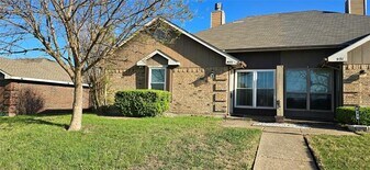 923 Westover Dr in Lancaster, TX - Building Photo