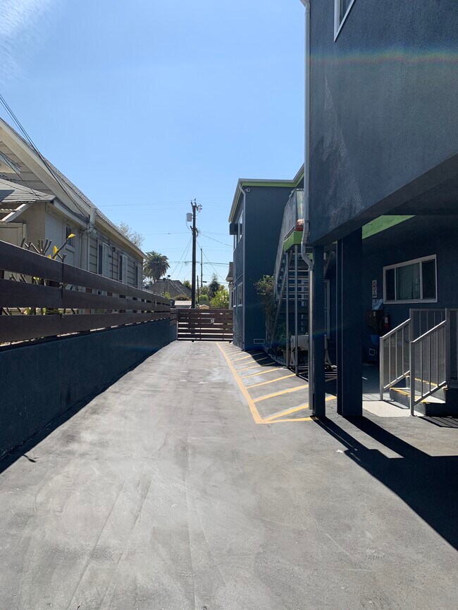 1303 W 25th St in Los Angeles, CA - Building Photo - Building Photo