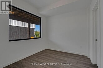 339 Veterans Dr in Barrie, ON - Building Photo - Building Photo