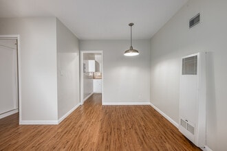 255 S Madison Ave in Pasadena, CA - Foto de edificio - Interior Photo