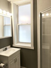 2040 W McLean Ave, Unit G in Chicago, IL - Building Photo - Building Photo