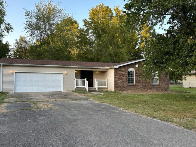 304 Gateway Rd in Marion, IL - Building Photo - Building Photo