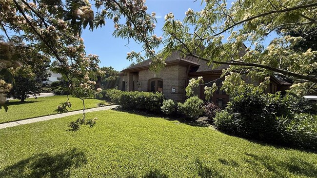 11527 Cedar Creek Dr in Houston, TX - Building Photo - Building Photo
