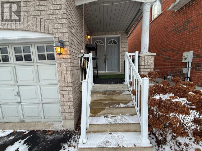 40 Chatterson St in Whitby, ON - Building Photo - Building Photo