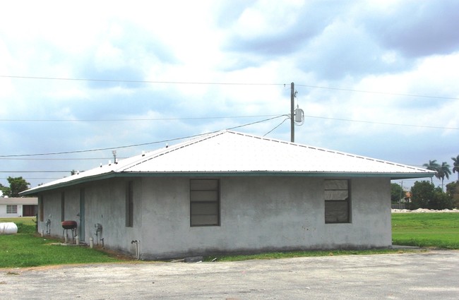 226 NW Garden Pl in Belle Glade, FL - Building Photo - Building Photo