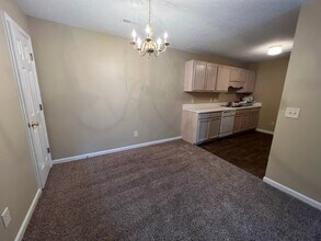 2624 Guyer St, Unit 2A in High Point, NC - Foto de edificio - Building Photo