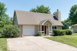 3312 Shady Valley Dr in Manhattan, KS - Building Photo