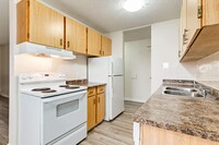 Cambridge Court in Lloydminster, SK - Building Photo - Building Photo