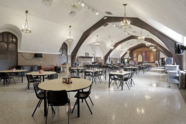 Presby Hall - UIUC Private Certified Housing in Champaign, IL - Foto de edificio - Interior Photo