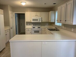 4002 Auburn Hills Dr in Greensboro, NC - Building Photo - Building Photo