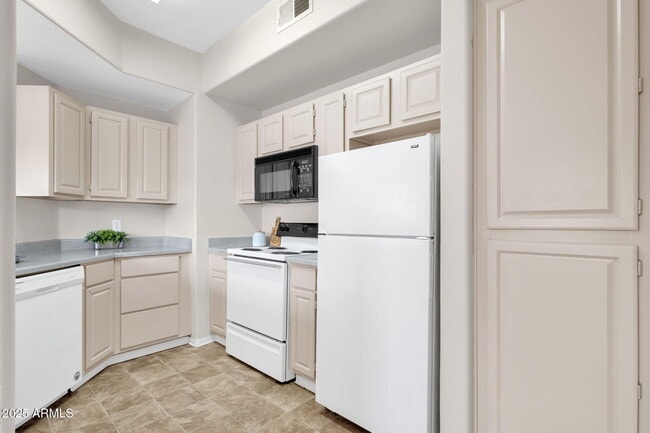 13700 N Fountain Hills Blvd in Fountain Hills, AZ - Building Photo - Building Photo