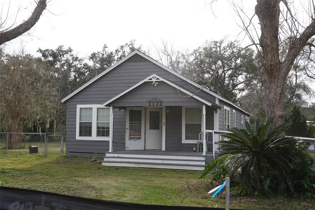 property at 2122 S Columbia Dr