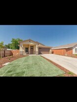 955 Irem Way in Sacramento, CA - Building Photo