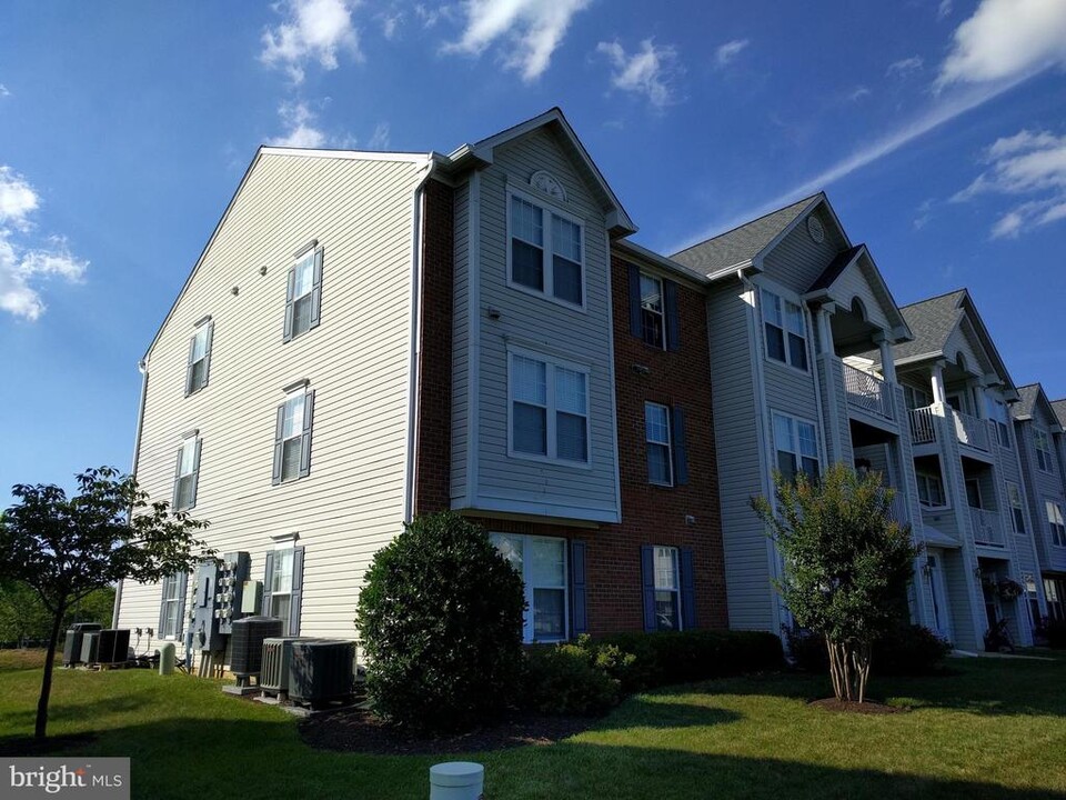 2456 Apple Blossom Ln in Odenton, MD - Building Photo