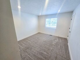 308 E 13th St in Wood River, NE - Building Photo