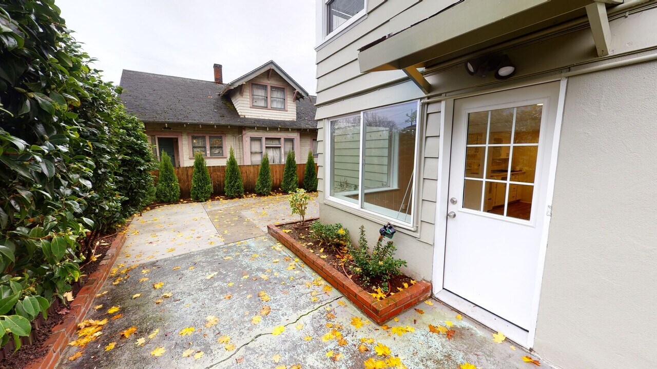 3538 SW Barbur Blvd in Portland, OR - Building Photo