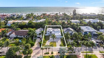 465 Golden Beach Dr in Golden Beach, FL - Building Photo