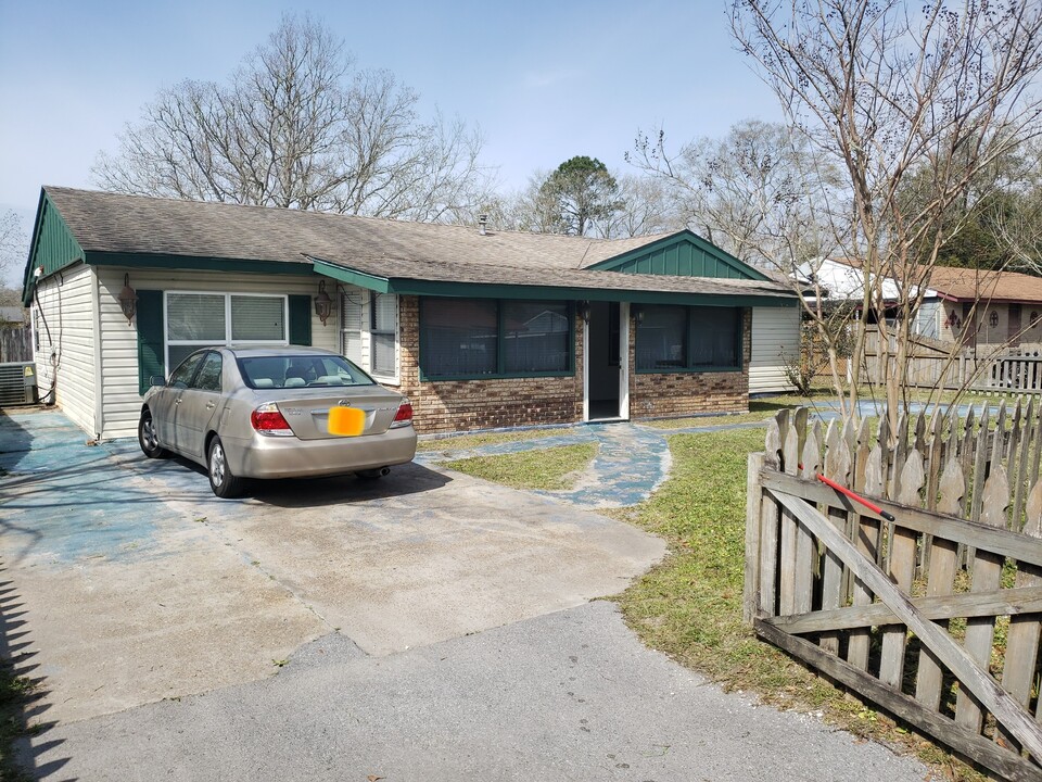 4137 Carroll St in Moss Point, MS - Foto de edificio