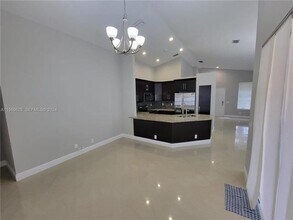 928 Falling Water Rd in Weston, FL - Building Photo - Building Photo