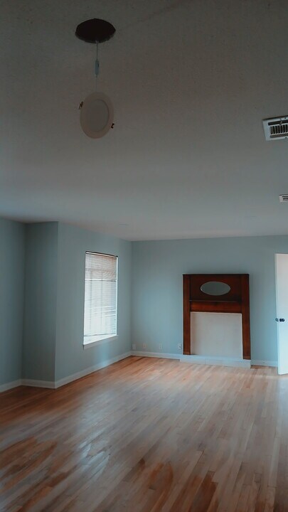 115 Coyle Pl in San Antonio, TX - Building Photo