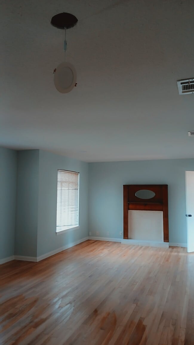 115 Coyle Pl