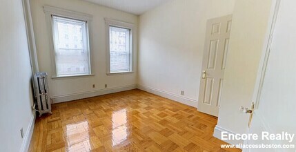 32 Queensberry St, Unit 9 in Boston, MA - Building Photo - Building Photo