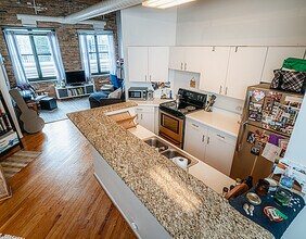 225 W Huron St, Unit 604 in Chicago, IL - Foto de edificio - Building Photo