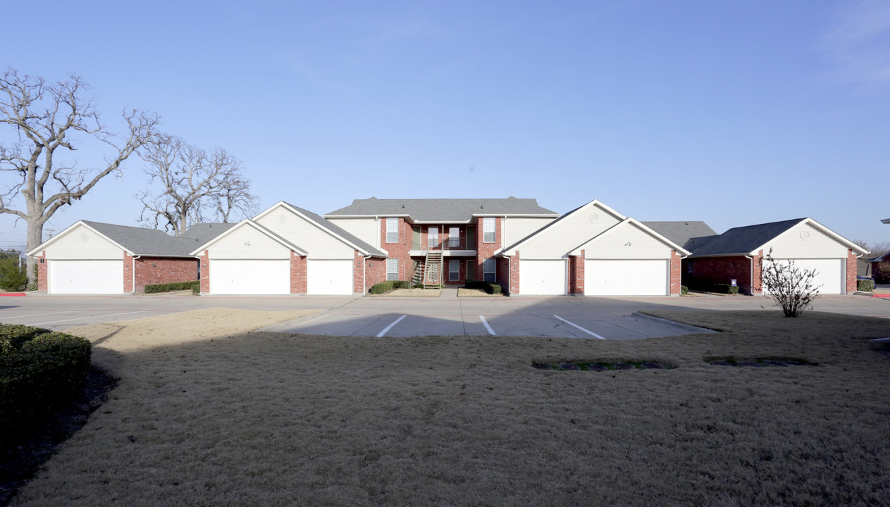 Deer Run Apartments in Greenville, TX - Building Photo