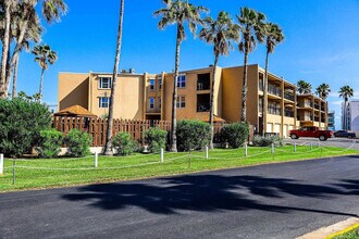 115 E Coronado Dr in South Padre Island, TX - Building Photo - Building Photo